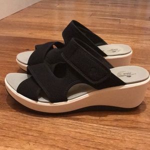 Clarks NWOT‼️. Cloudsteppers Cushion Soft slip on adjustable shoe .